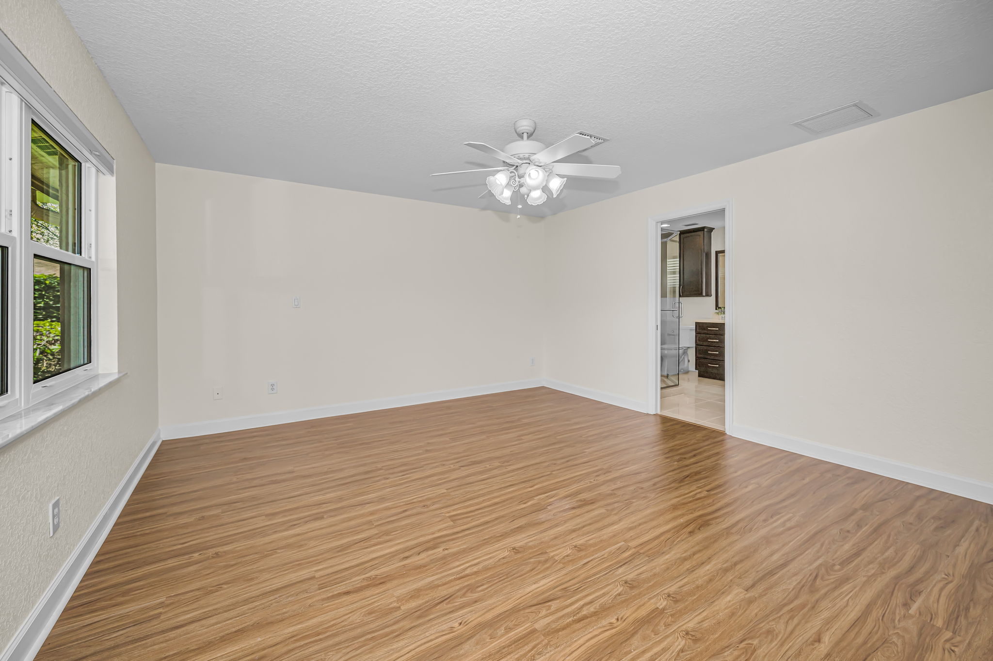 Primary Bedroom1a