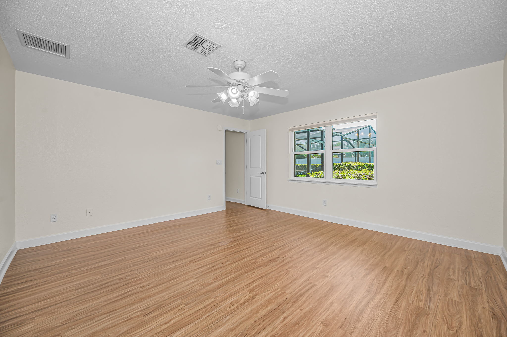 Primary Bedroom1b