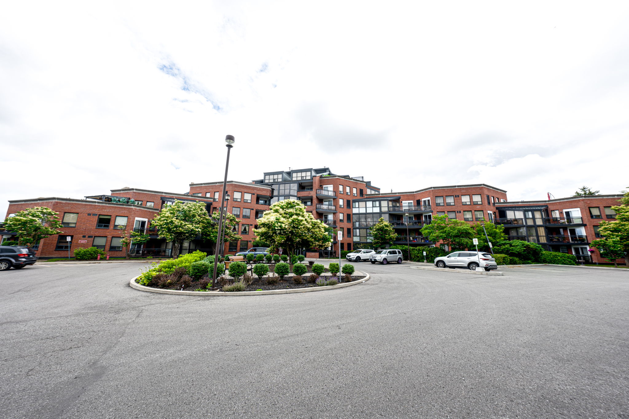 100 Arbors Ln #5
