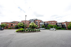 100 Arbors Ln #5