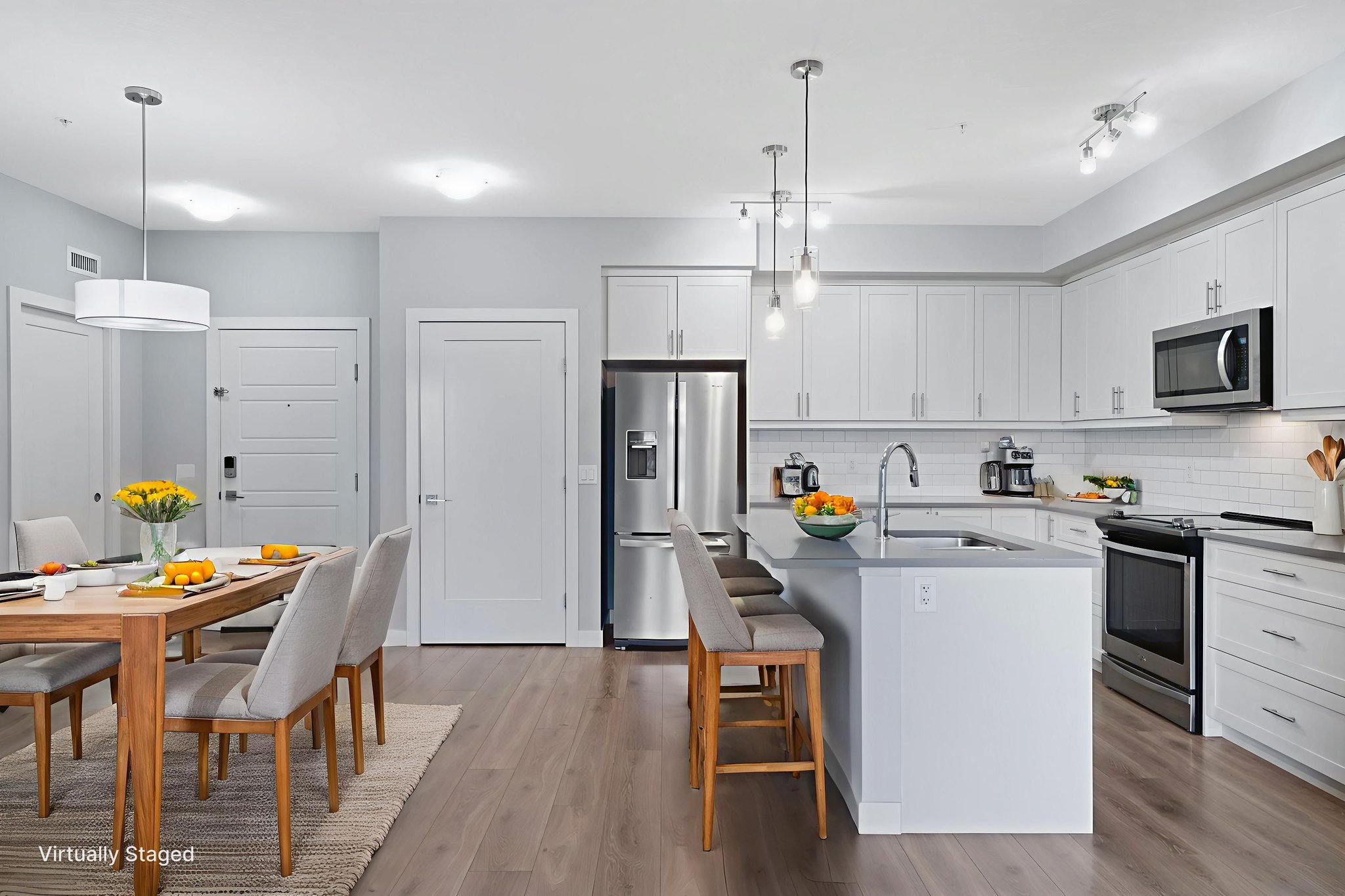 DSC05261 virtually staged.jpeg