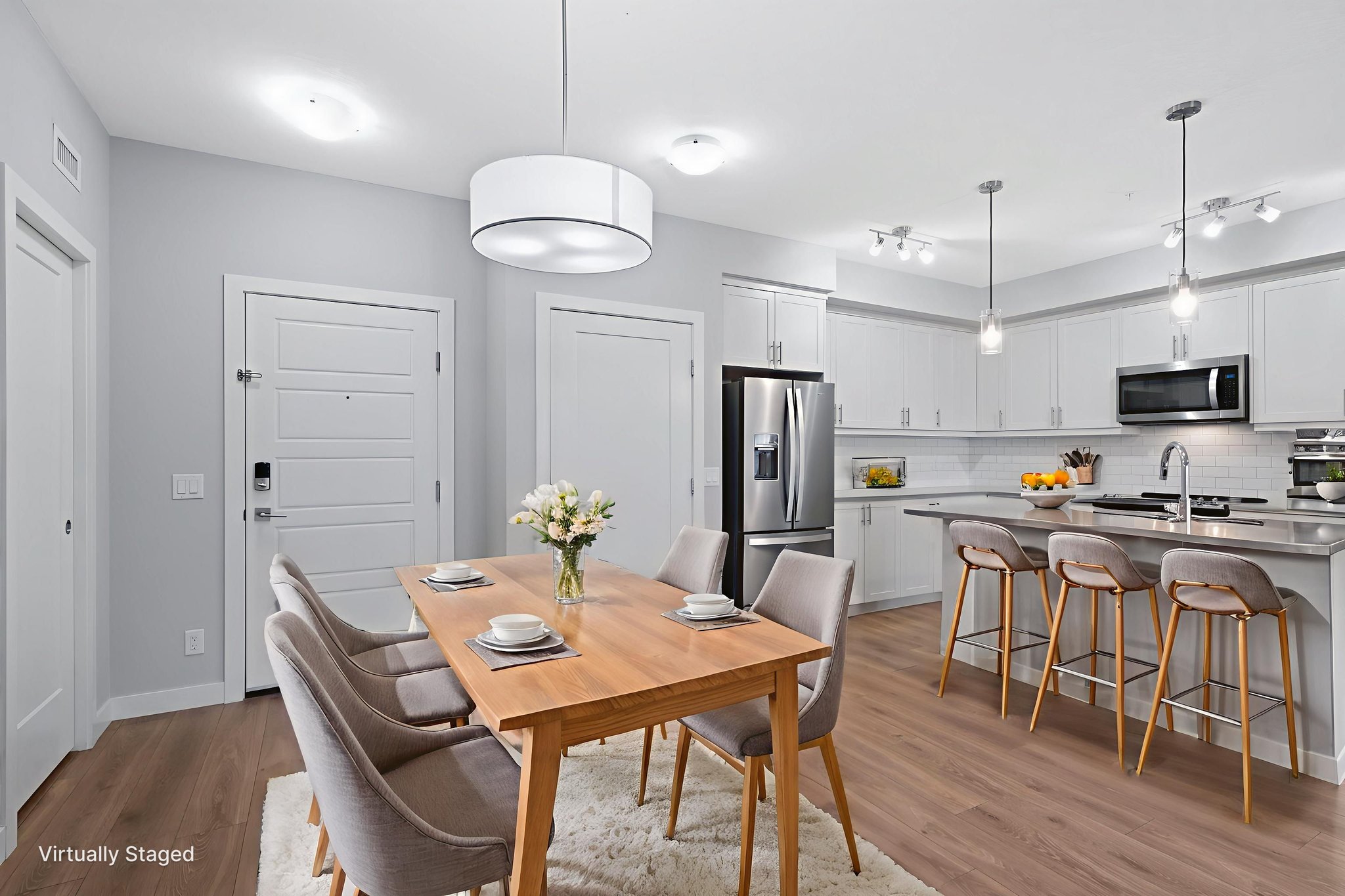 DSC05252 virtually staged.jpeg