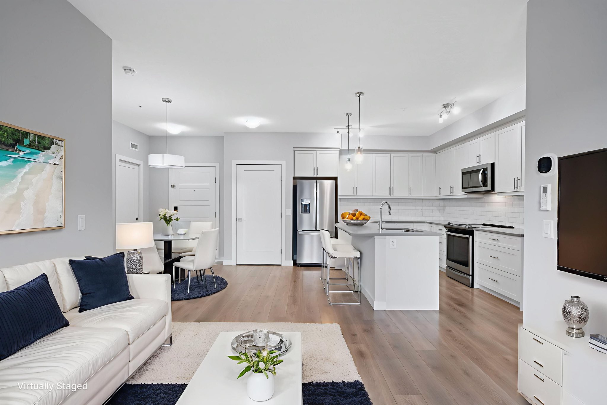 DSC05294 virtually staged.jpeg