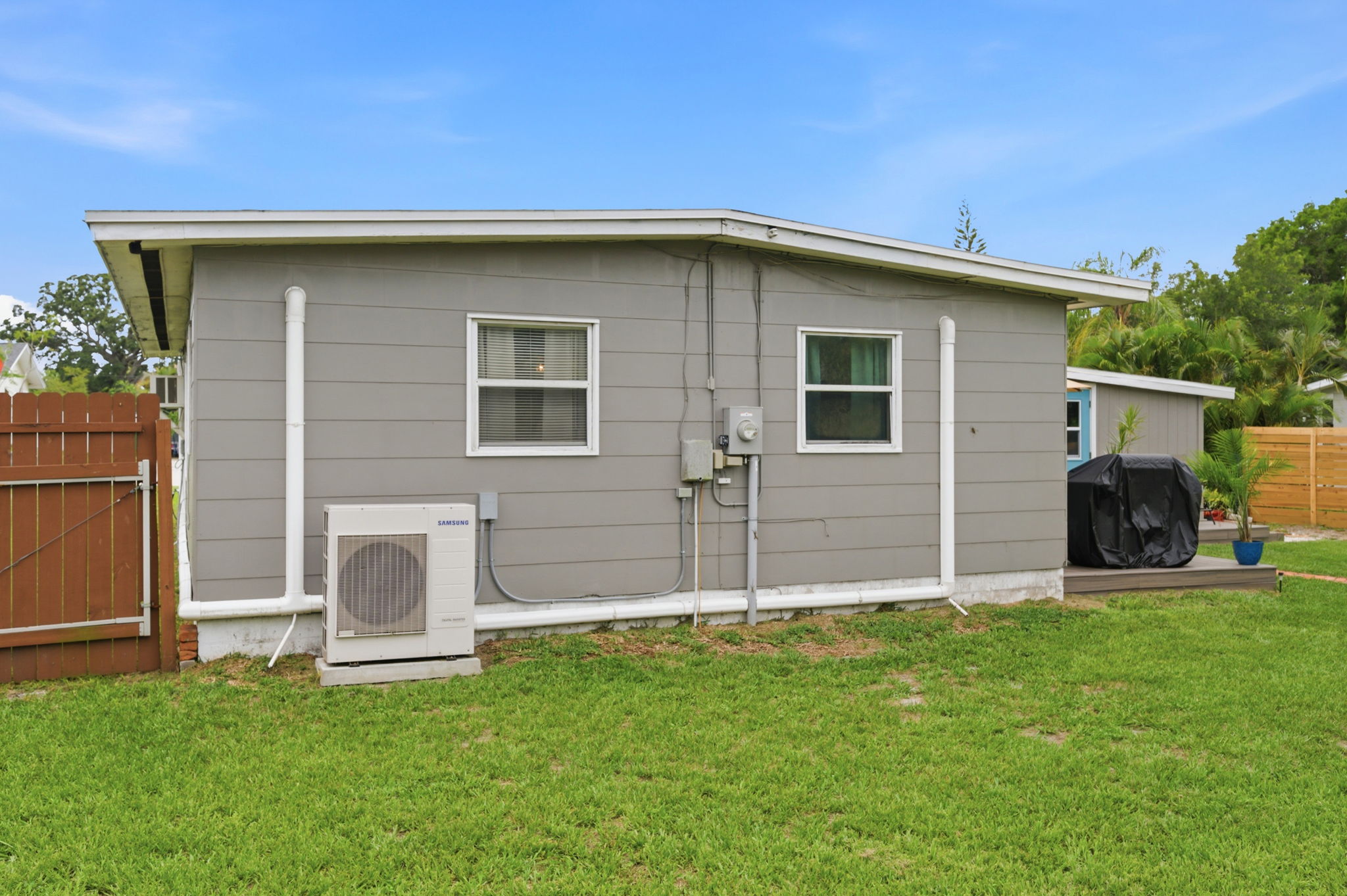 Rear Exteriors (4)
