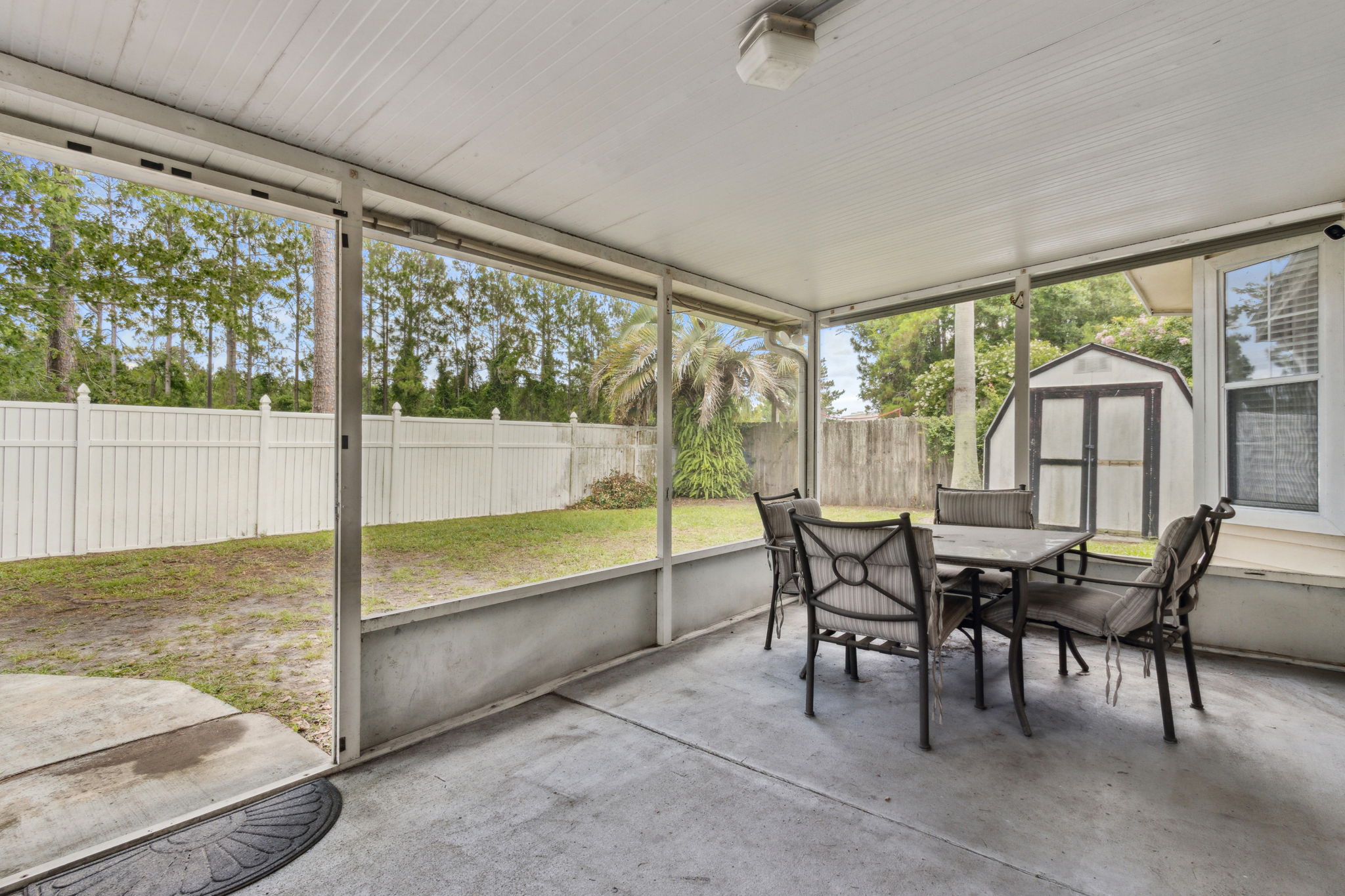 Screened-in Porch