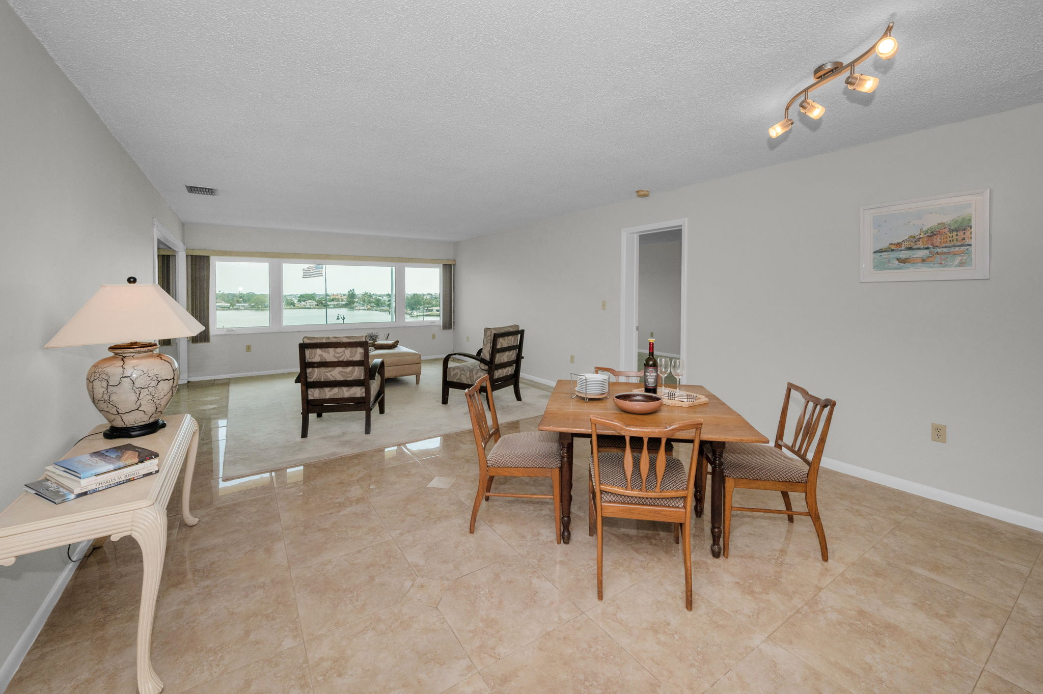 Dining Room10