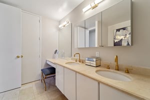 Carlyle Dr 9LN-S2506-031.jpg
