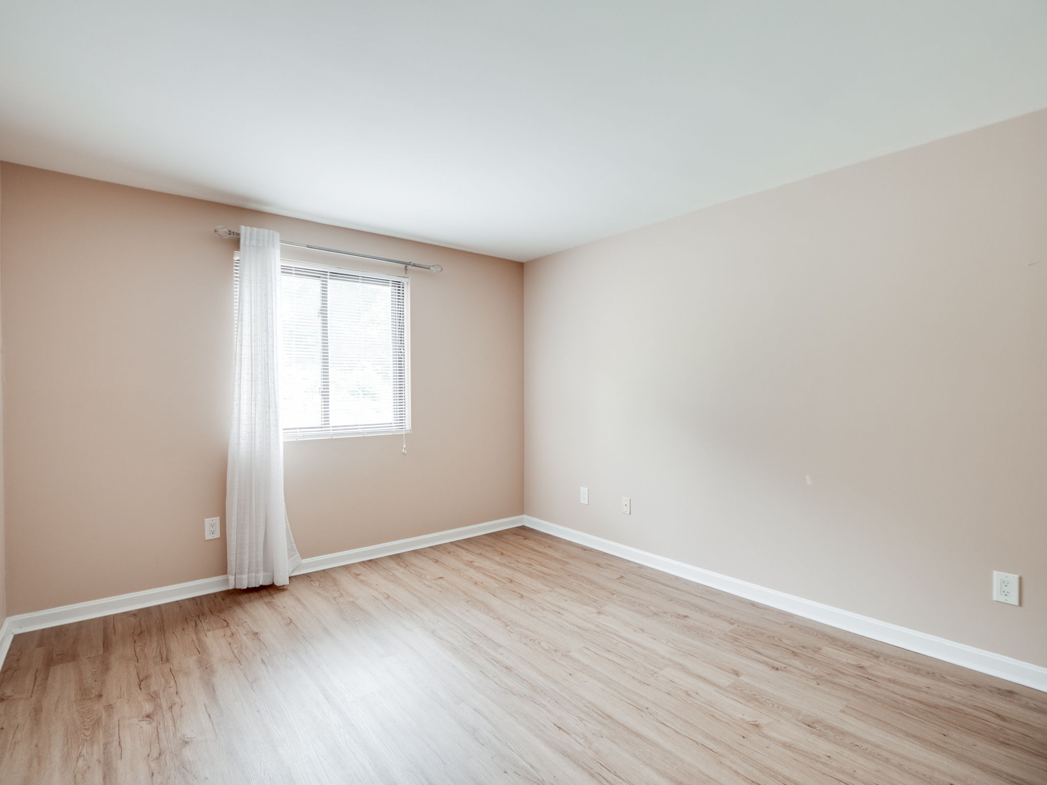 100 Cass Ave B16 Dracut MA-16