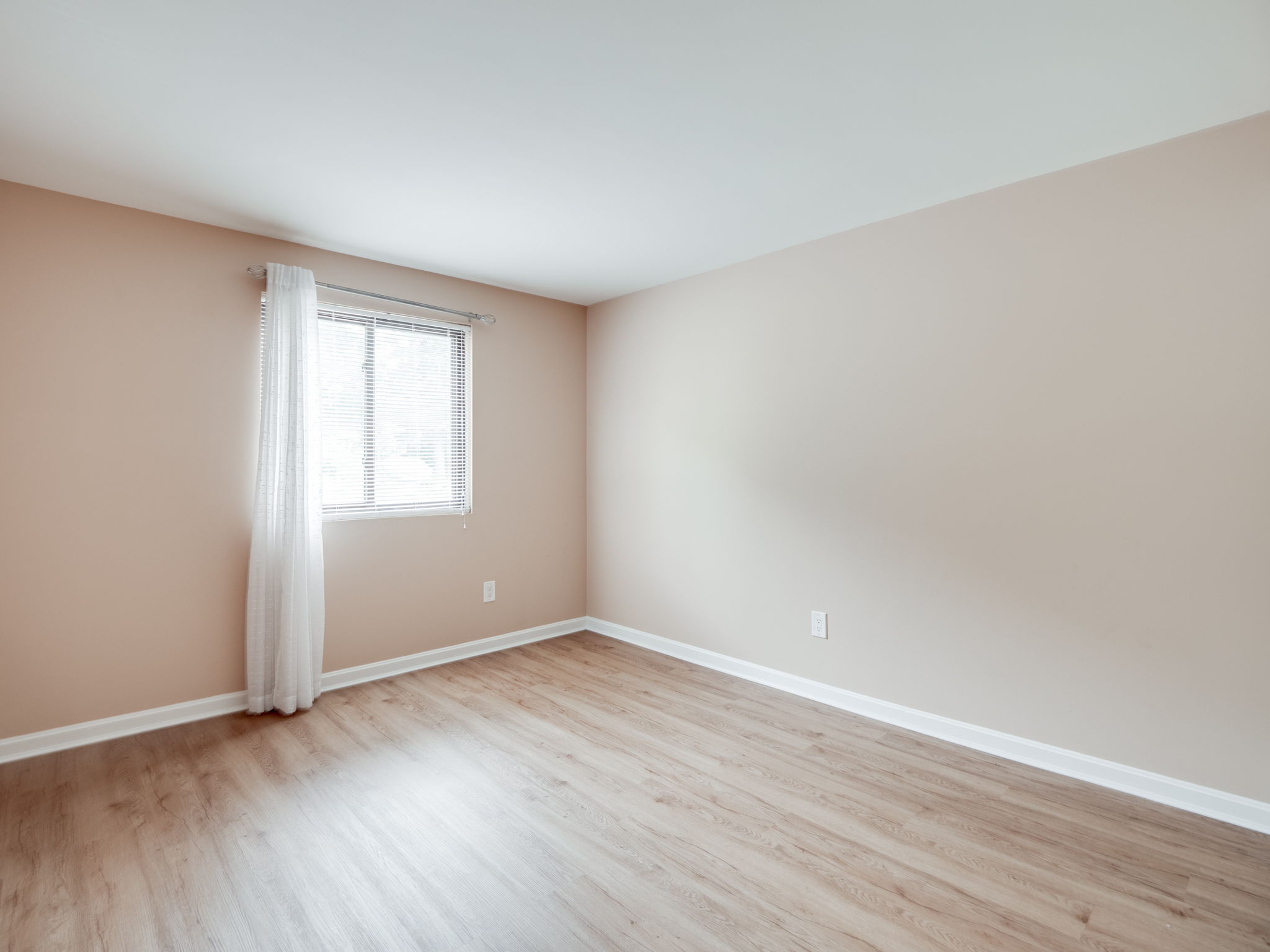 100 Cass Ave B16 Dracut MA-11