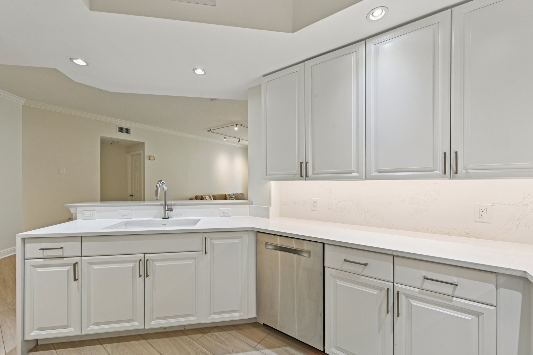 Center St 310-S0608-009.jpg