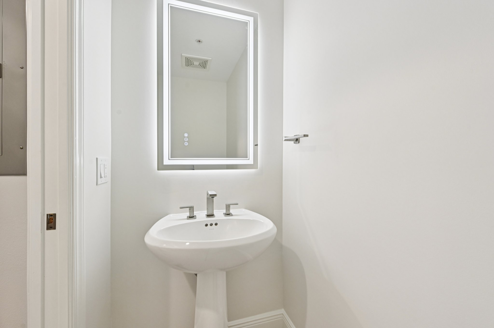 Center St 310-S0608-013.jpg