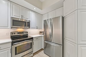 Center St 310-S0608-010.jpg