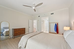 Center St 310-S0608-020.jpg