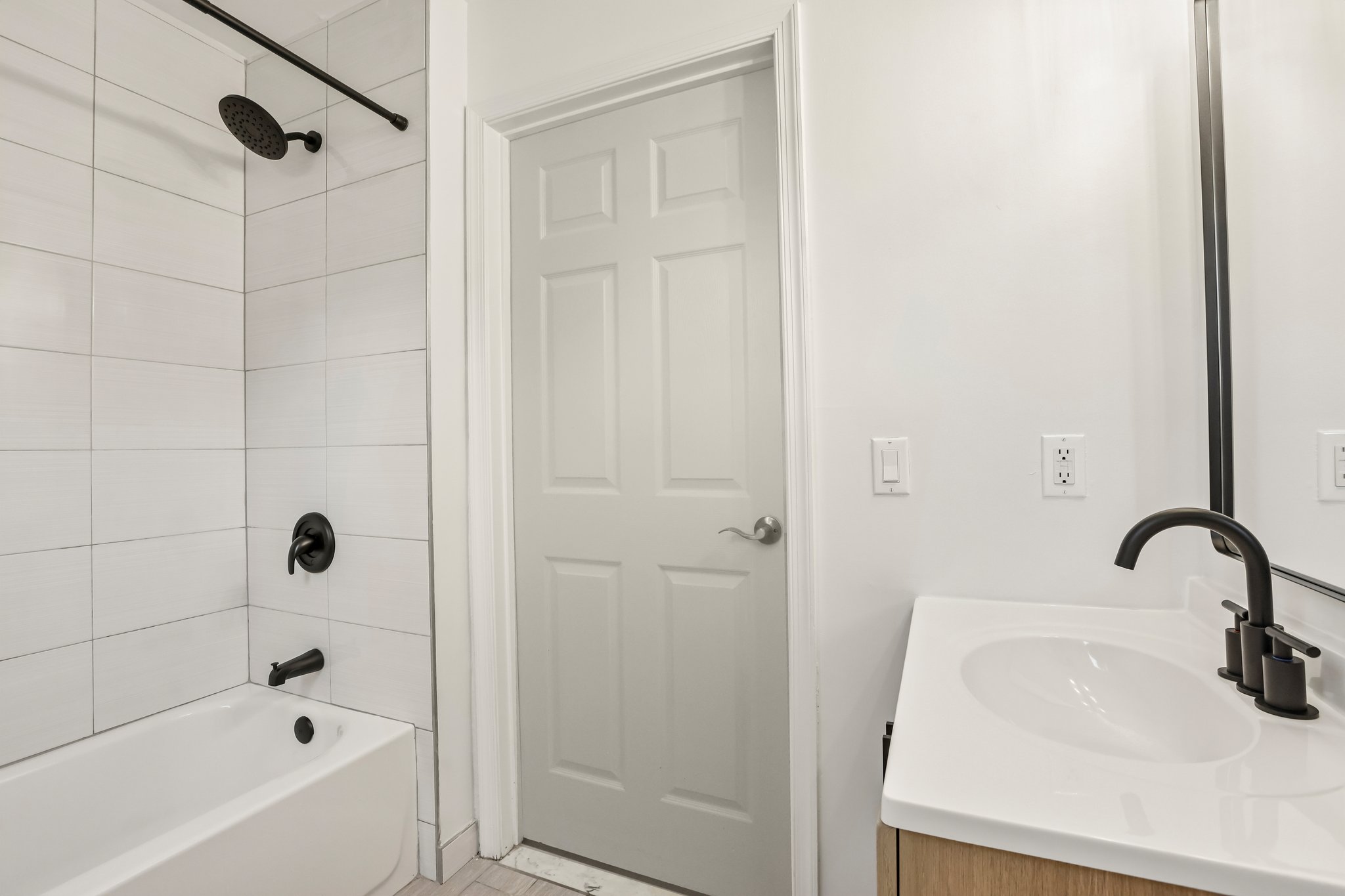 Crown Ct 471-S0406-047.jpg