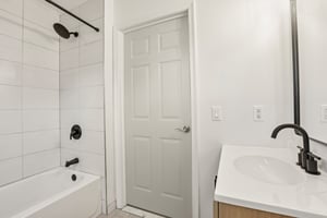 Crown Ct 471-S0406-047.jpg