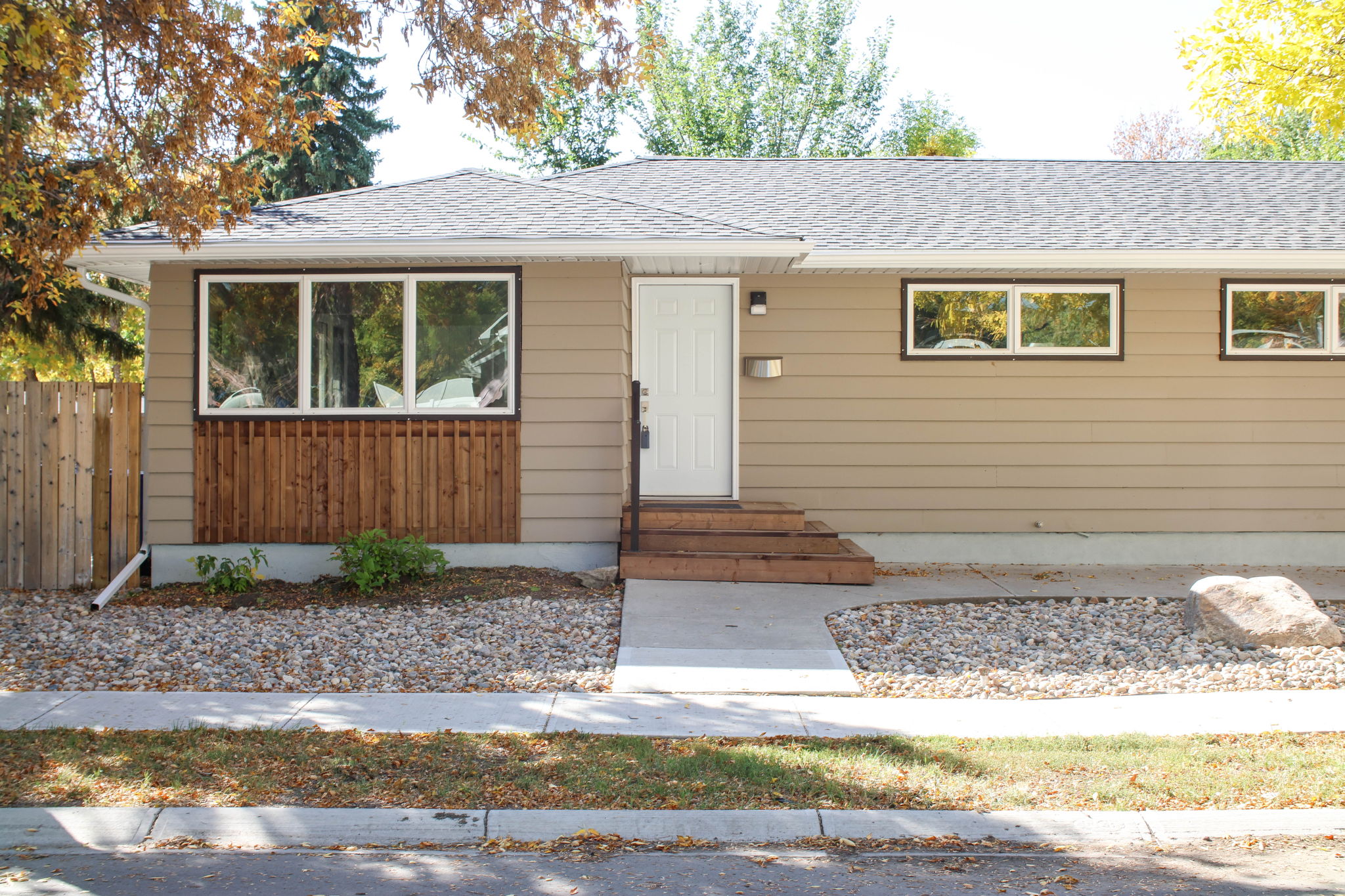 100 Daffodil Crescent, Regina, SK S4S 5A4 Kozan Studios