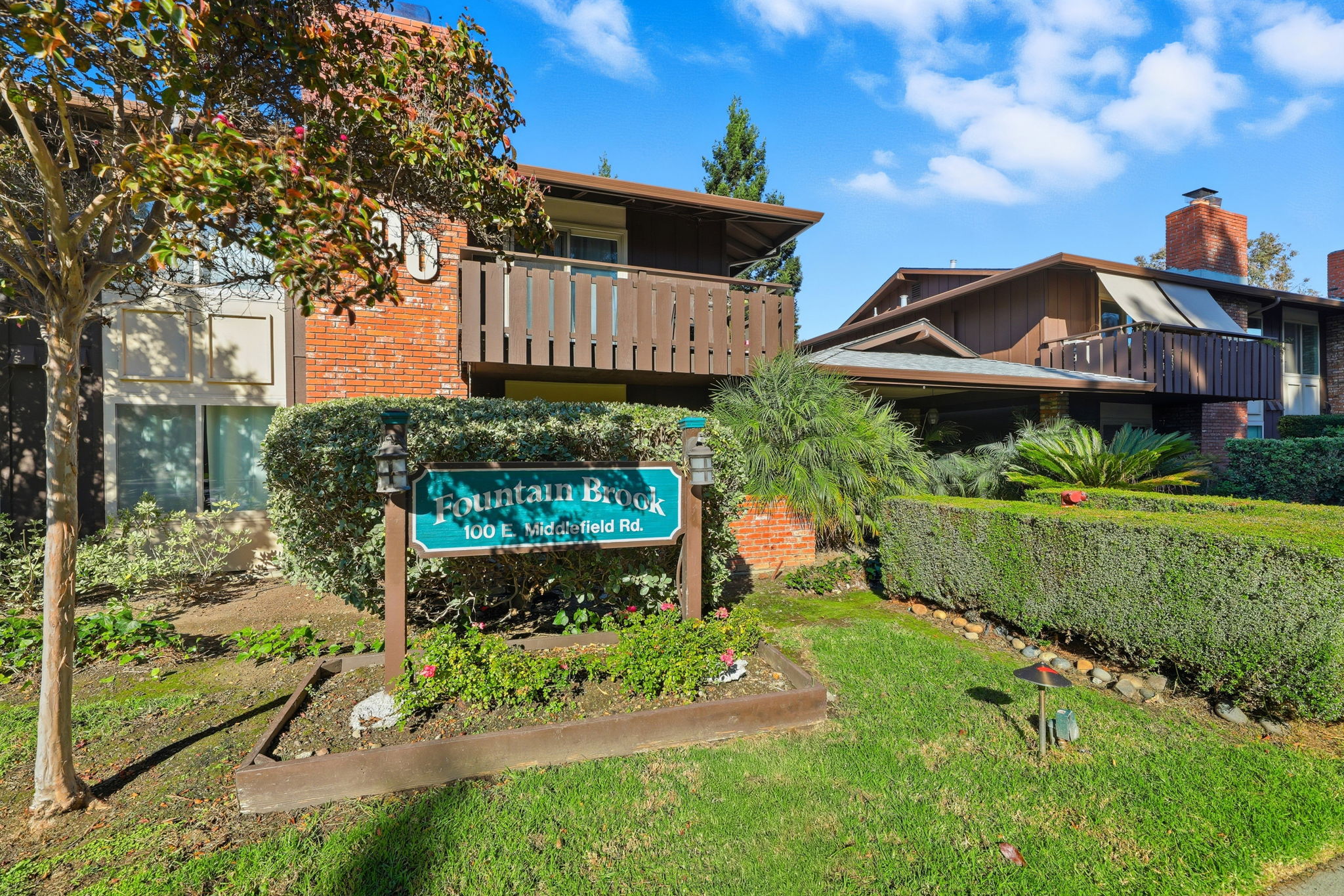 002_F8_100 E Middlefield Rd 6g