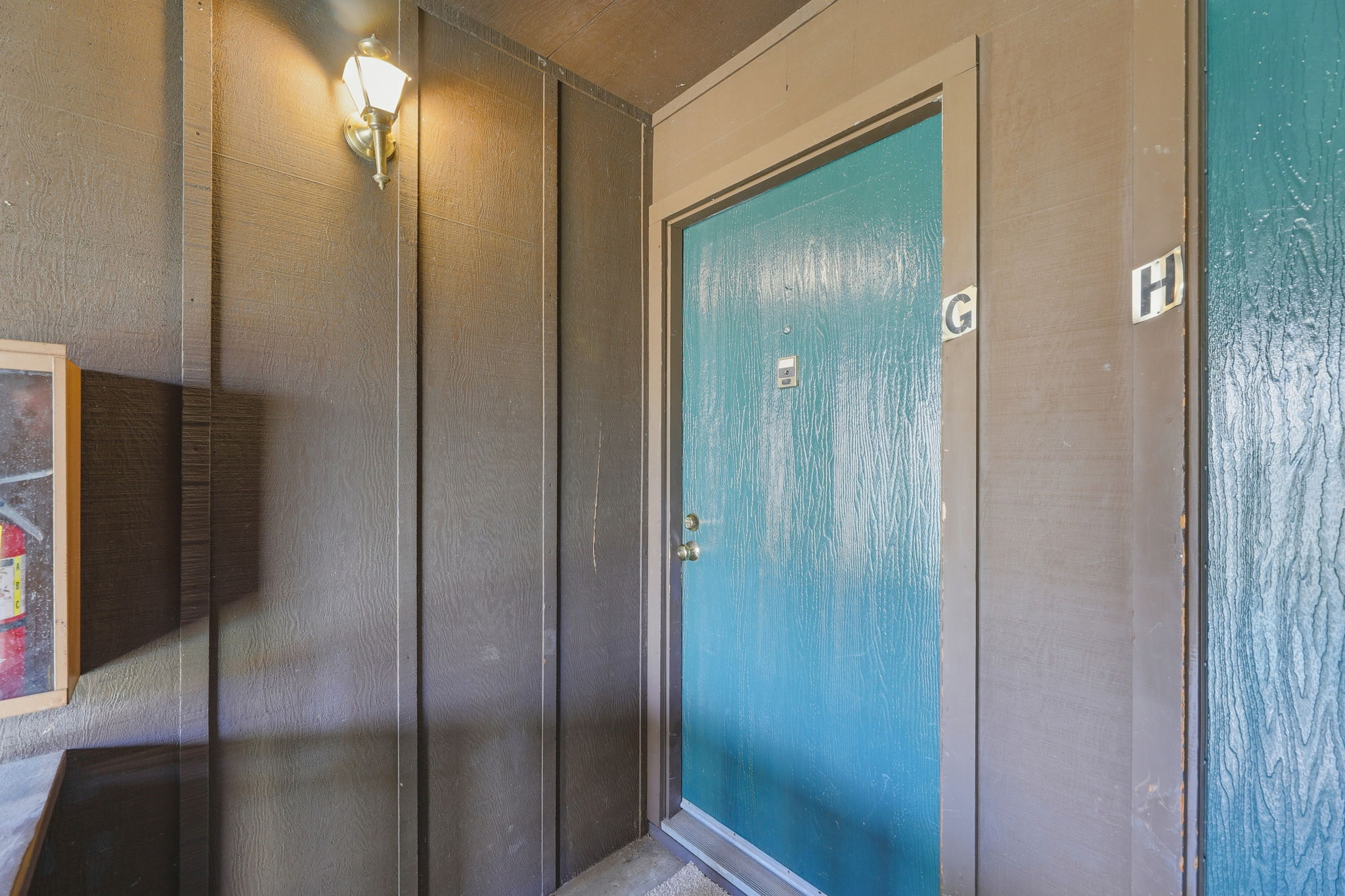 005_F8_100 E Middlefield Rd 6g