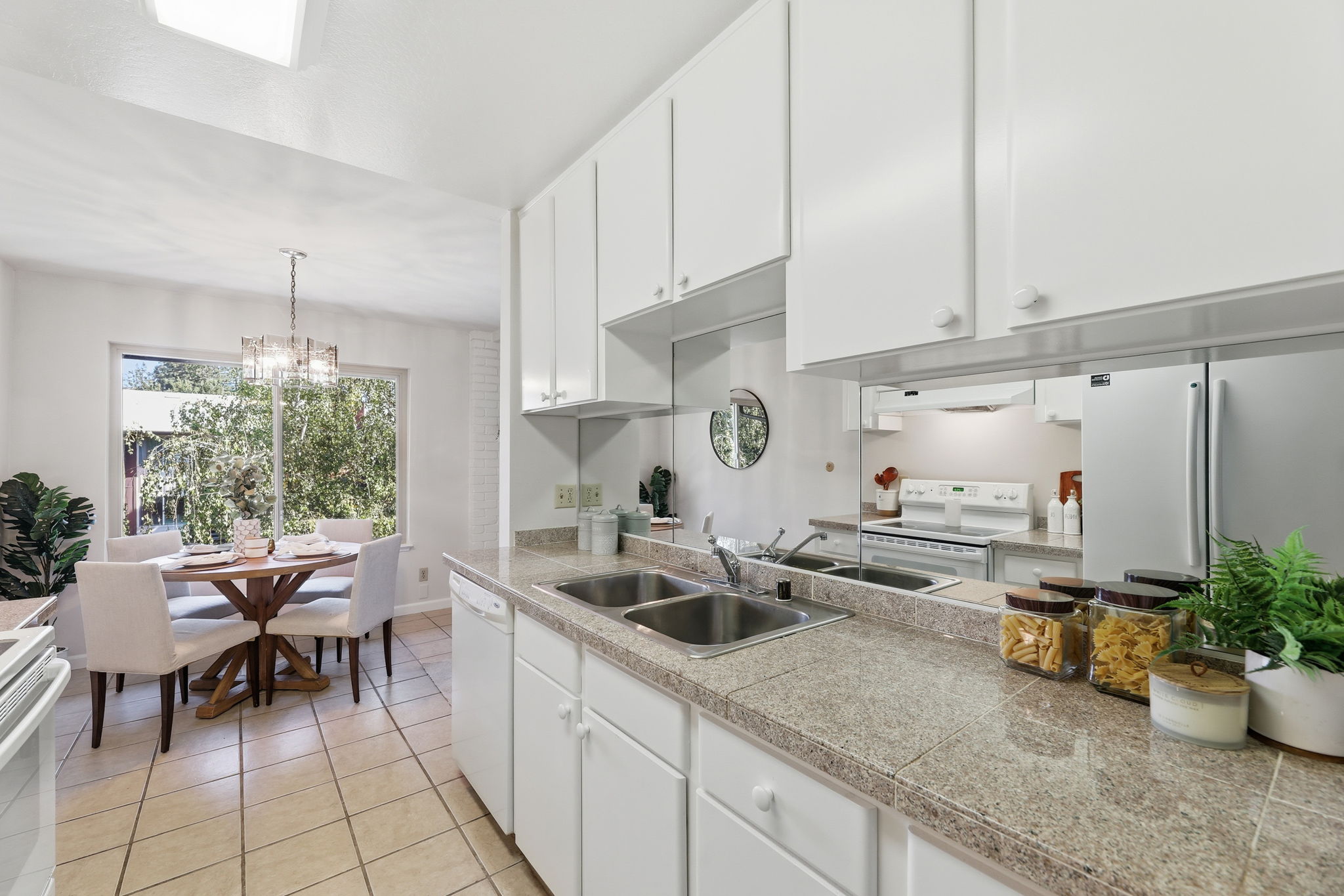 012_F8_100 E Middlefield Rd 6g