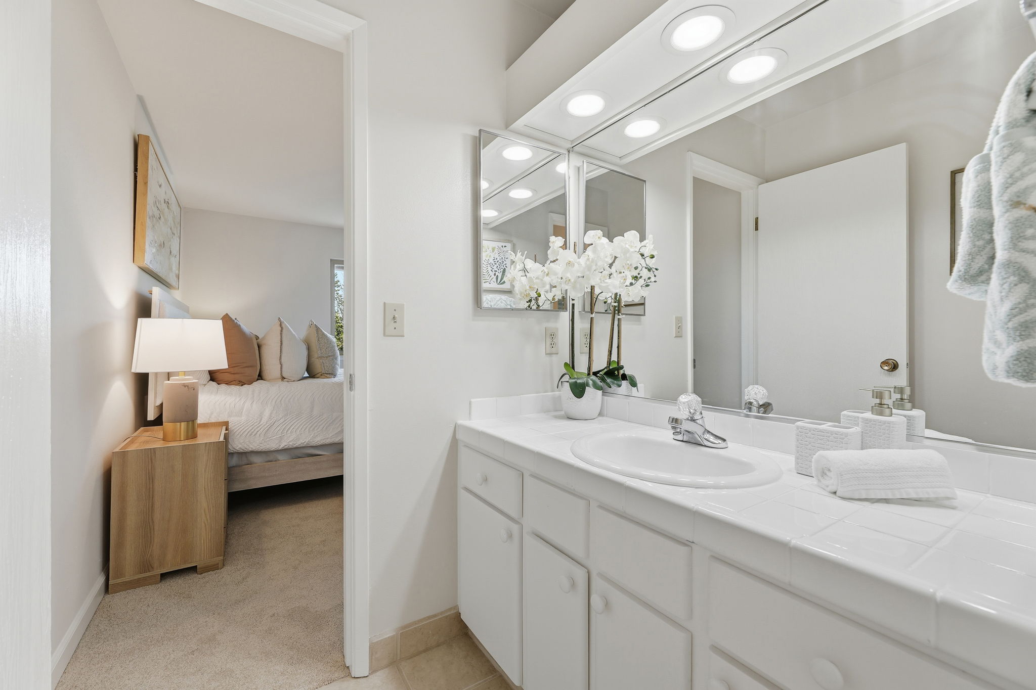 028_F8_100 E Middlefield Rd 6g