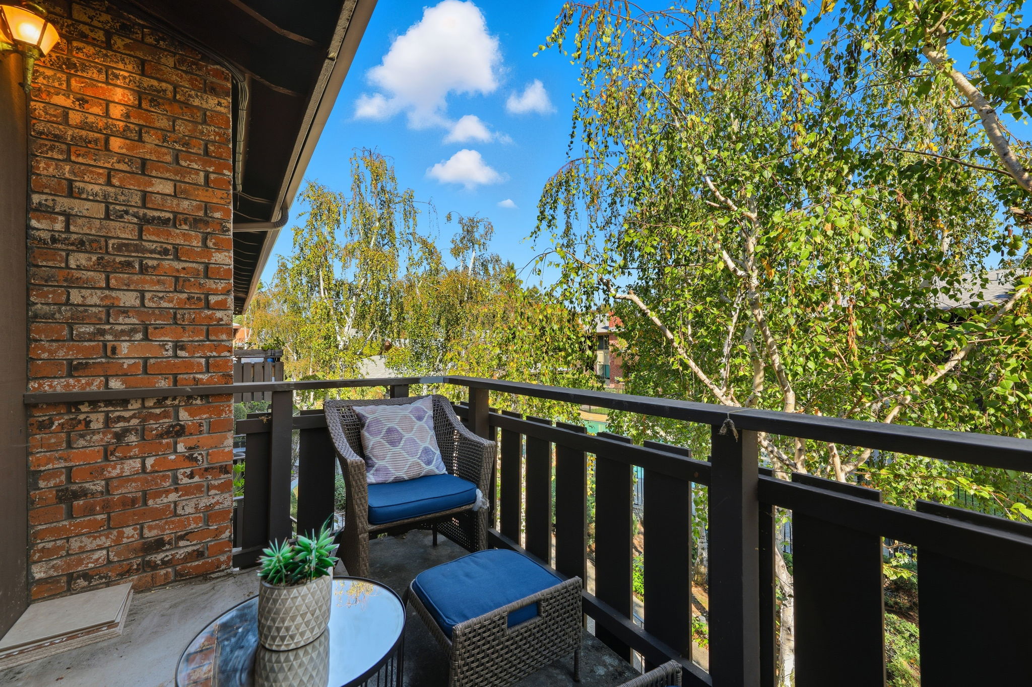 030_F8_100 E Middlefield Rd 6g