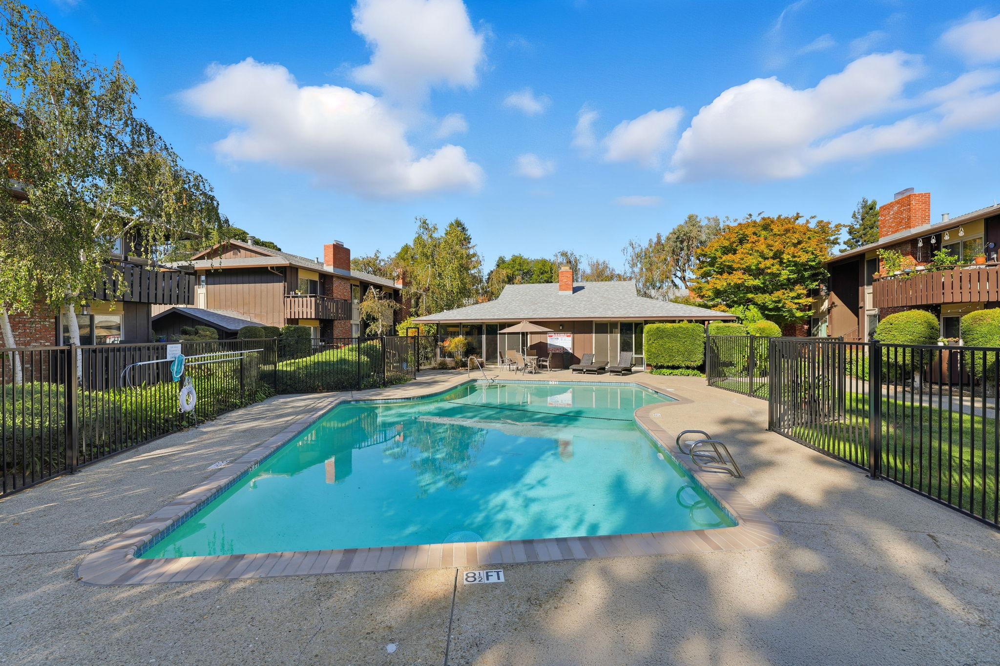 032_F8_100 E Middlefield Rd 6g