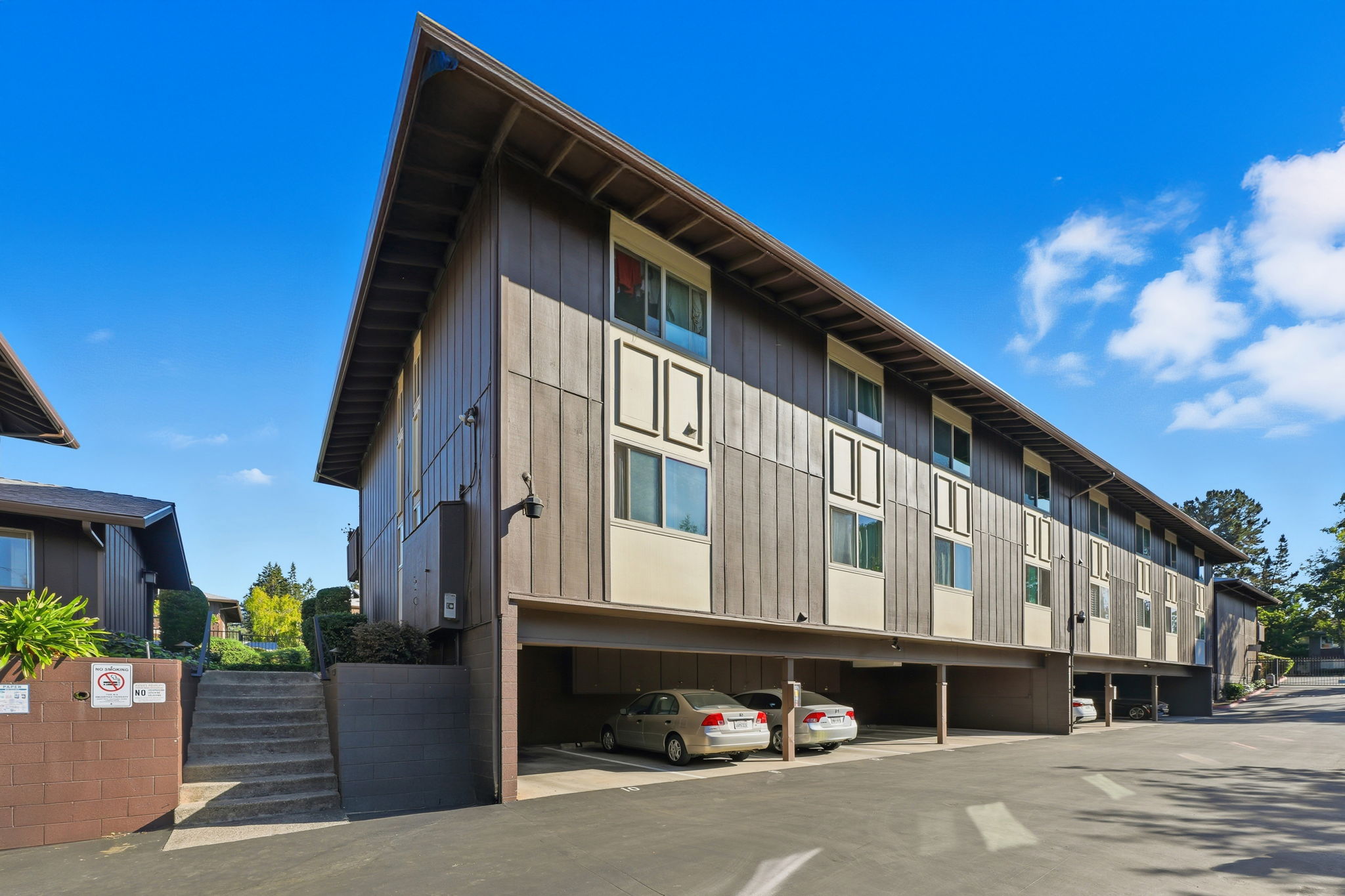 034_F8_100 E Middlefield Rd 6g