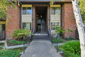 001_F8_100 E Middlefield Rd 6g