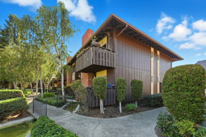 003_F8_100 E Middlefield Rd 6g