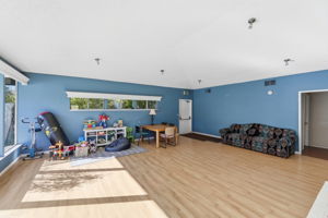 011_F8_100 E Middlefield Rd 6g