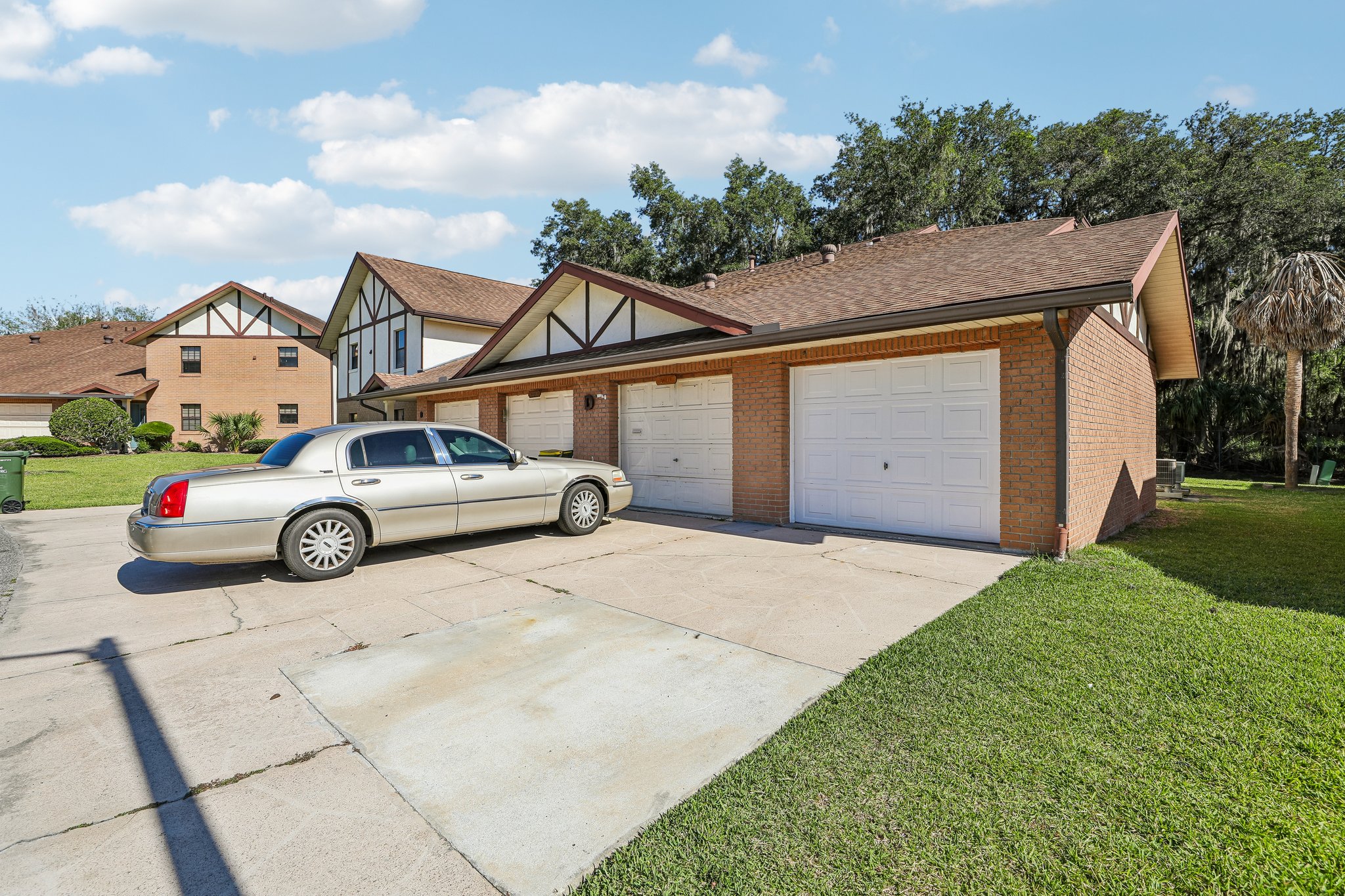 E Oak Terrace Dr D2-S1905-003.jpg