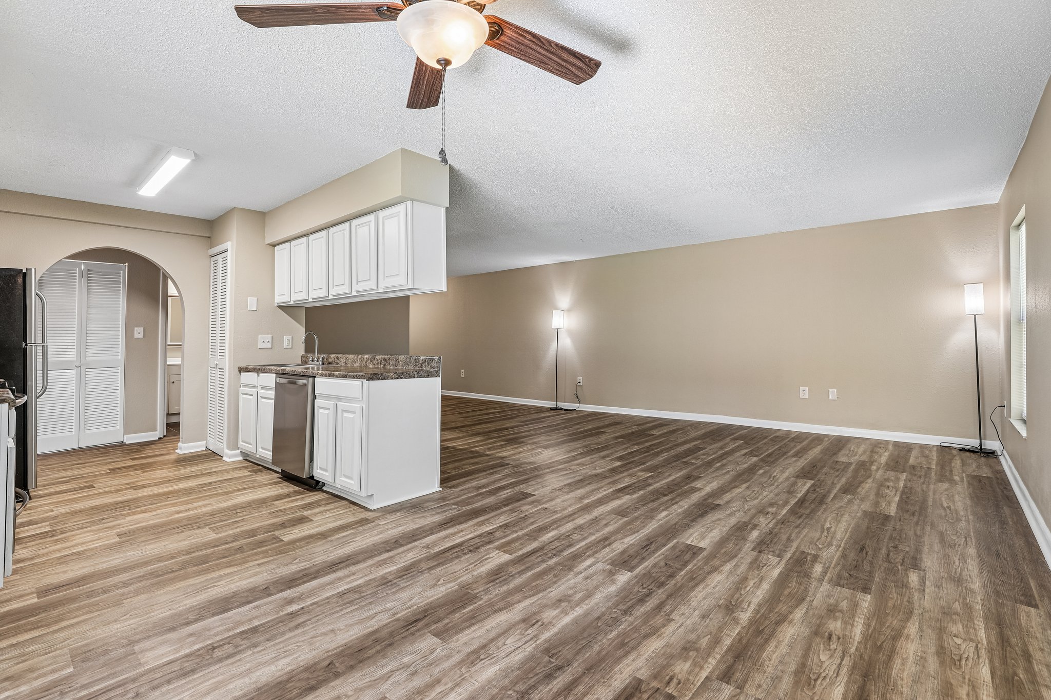 E Oak Terrace Dr D2-S1905-009.jpg