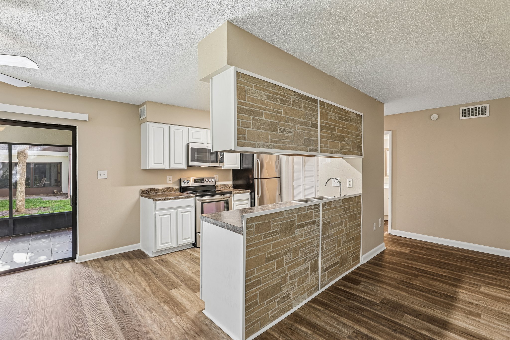 E Oak Terrace Dr D2-S1905-013.jpg