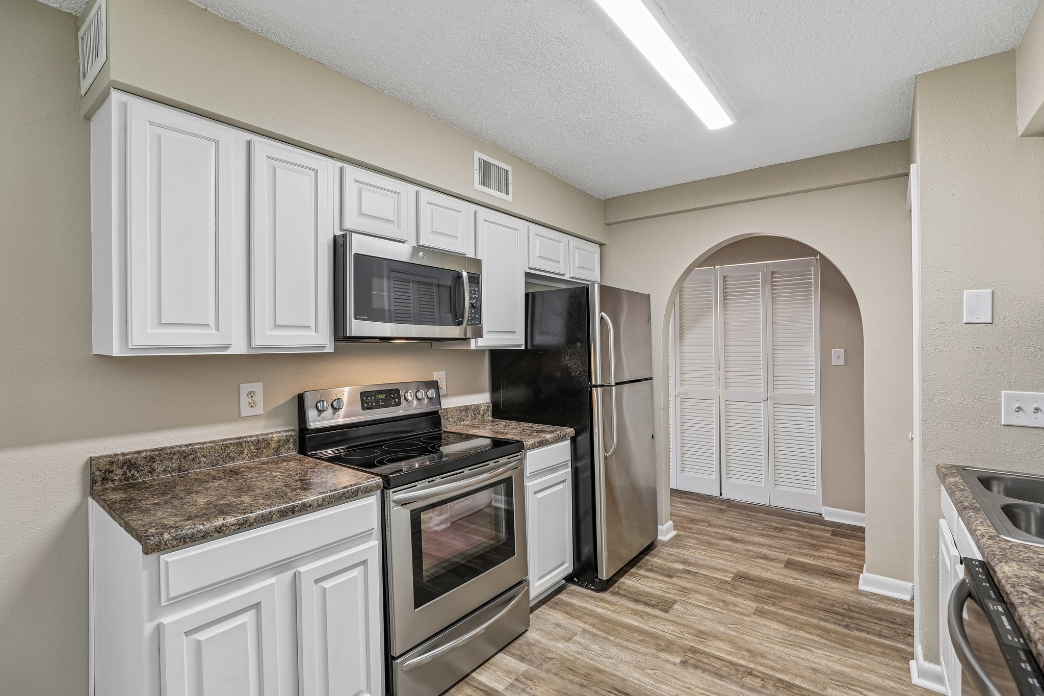 E Oak Terrace Dr D2-S1905-016.jpg
