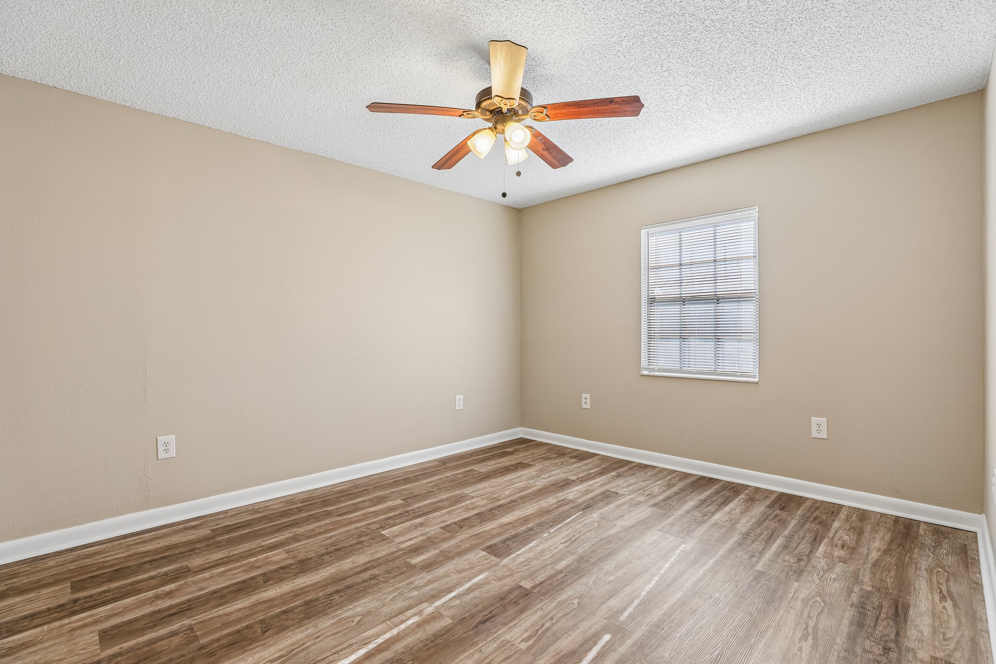 E Oak Terrace Dr D2-S1905-019.jpg