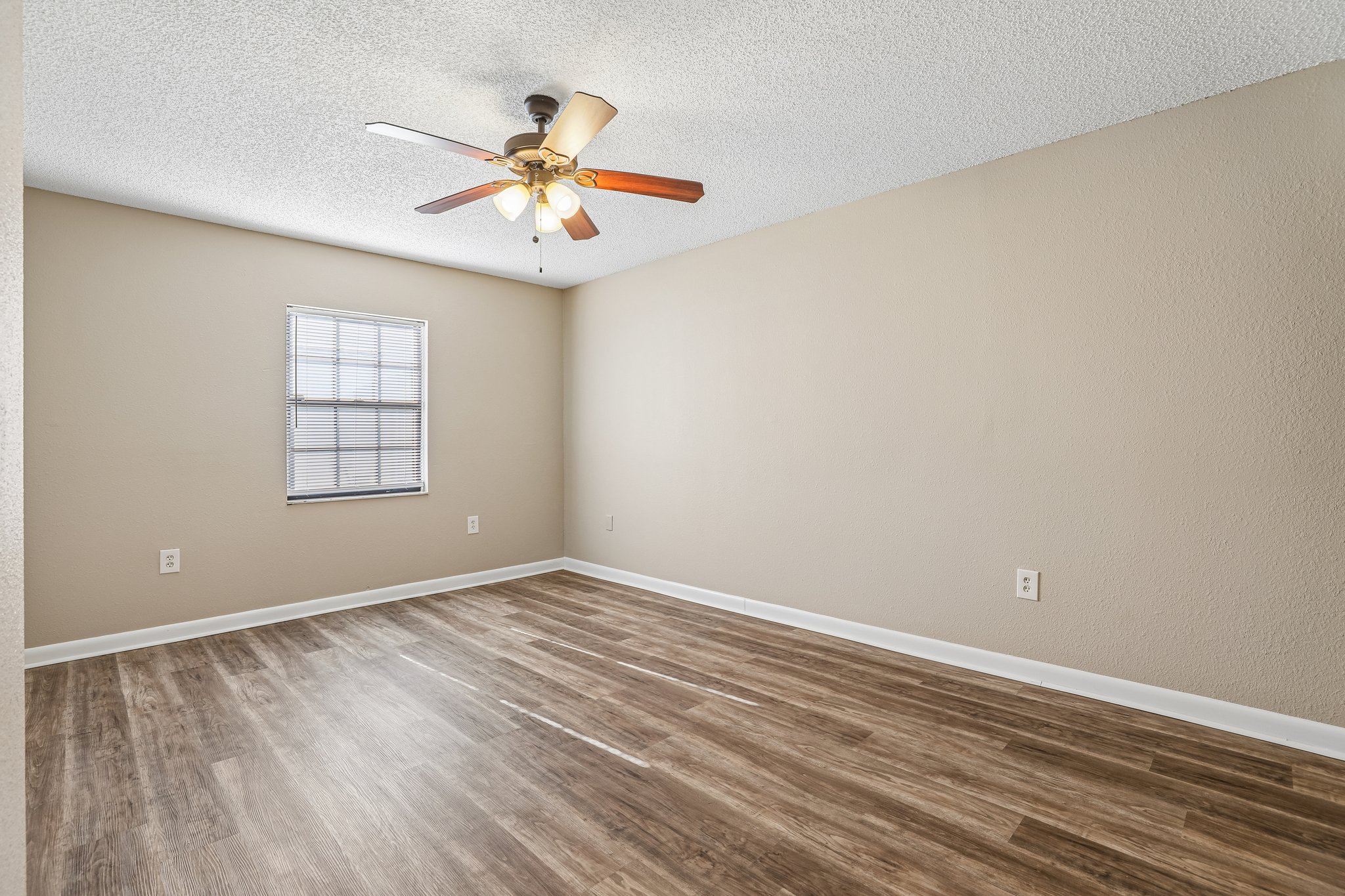 E Oak Terrace Dr D2-S1905-021.jpg