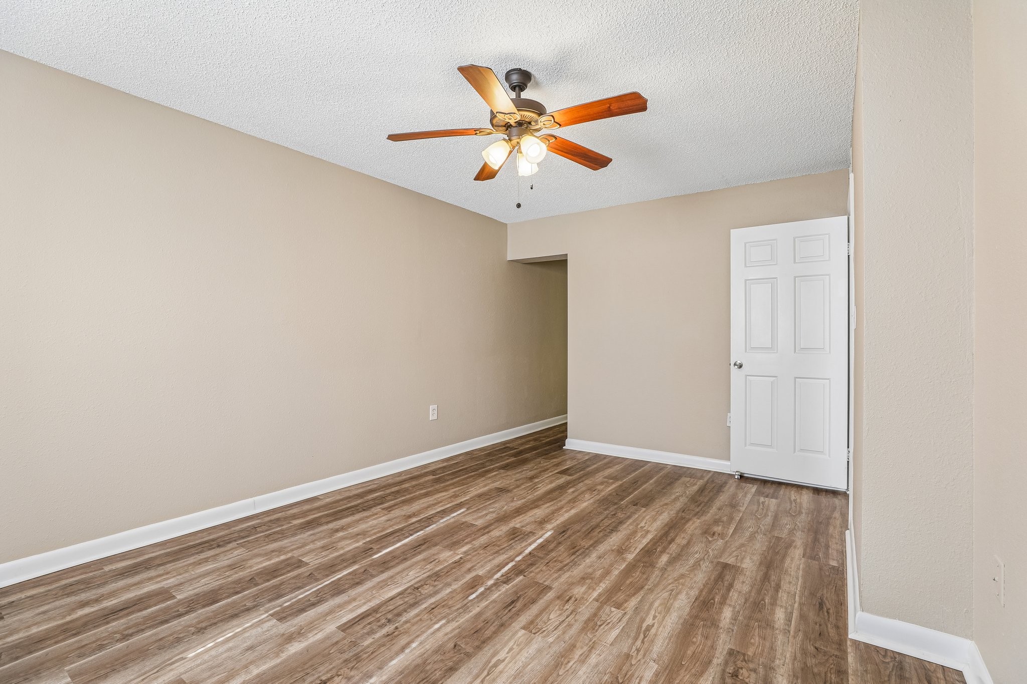 E Oak Terrace Dr D2-S1905-022.jpg