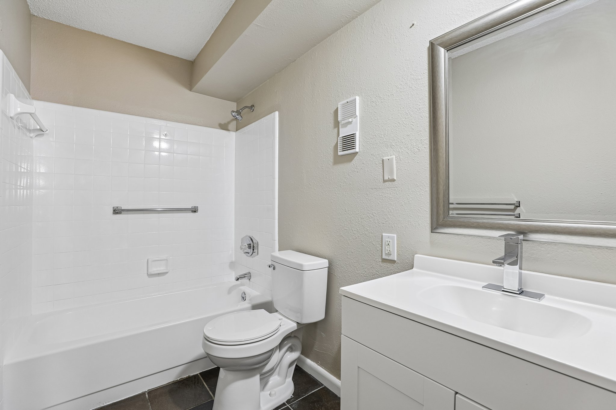 E Oak Terrace Dr D2-S1905-024.jpg