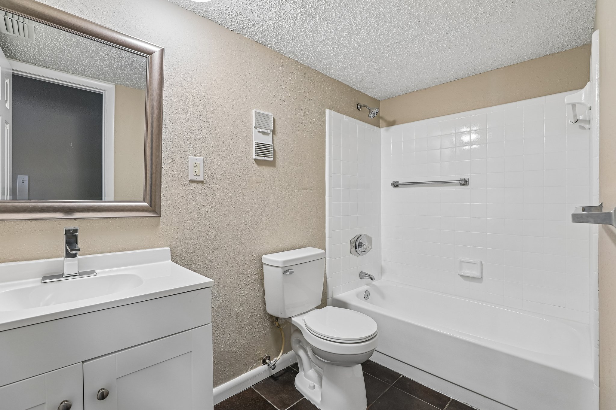 E Oak Terrace Dr D2-S1905-026.jpg