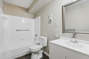 E Oak Terrace Dr D2-S1905-024.jpg