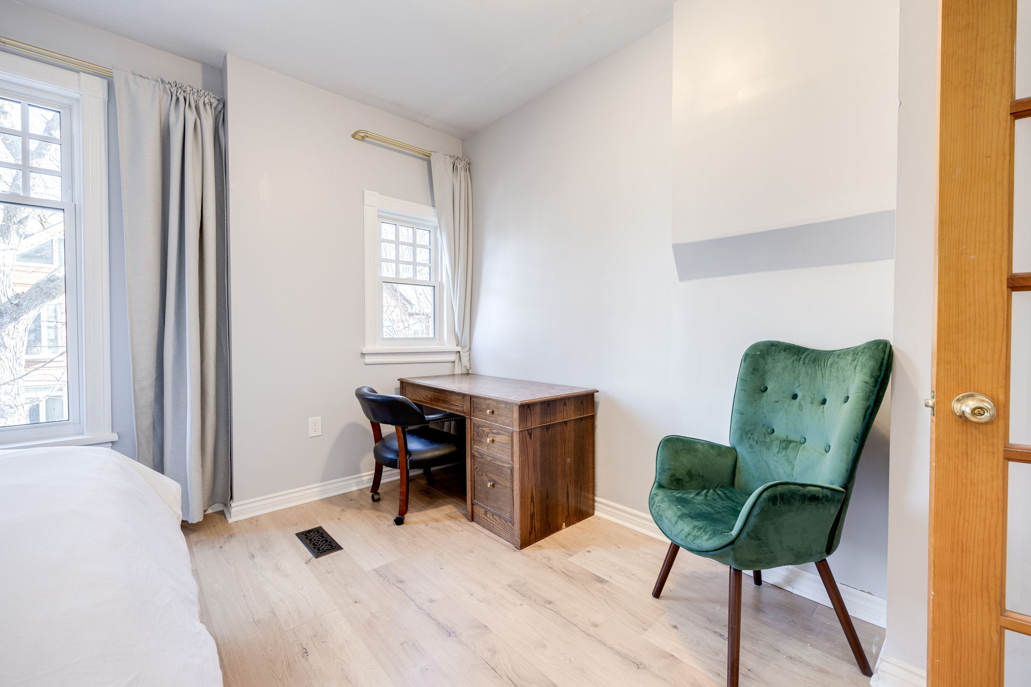 Toronto property showcase — delivered property photograph 19