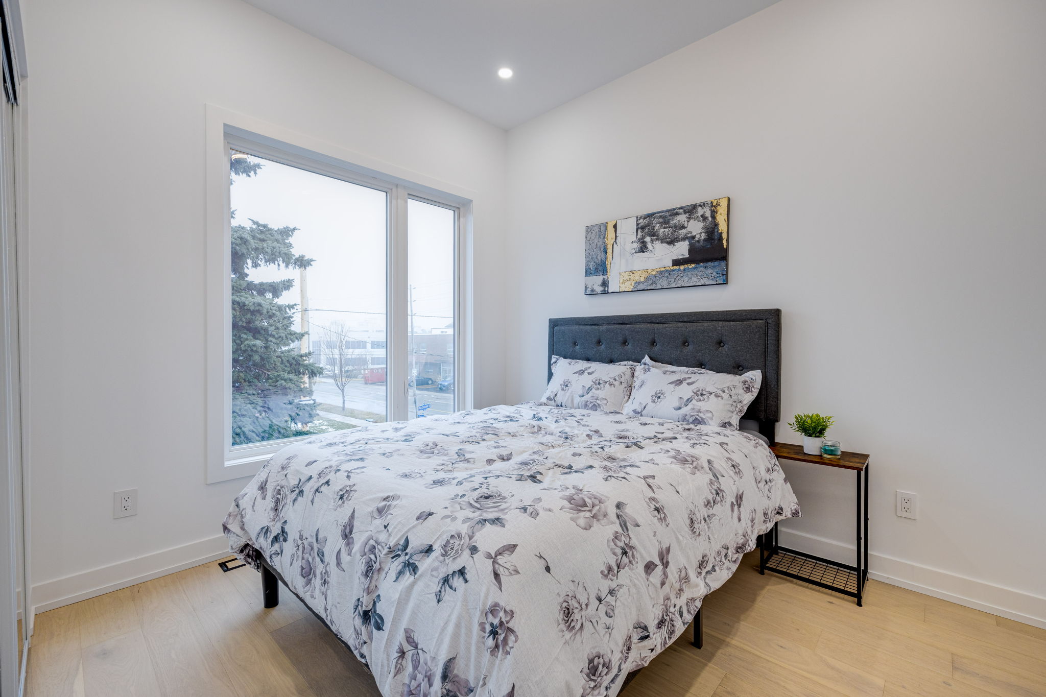 Toronto property showcase — delivered property photograph 33