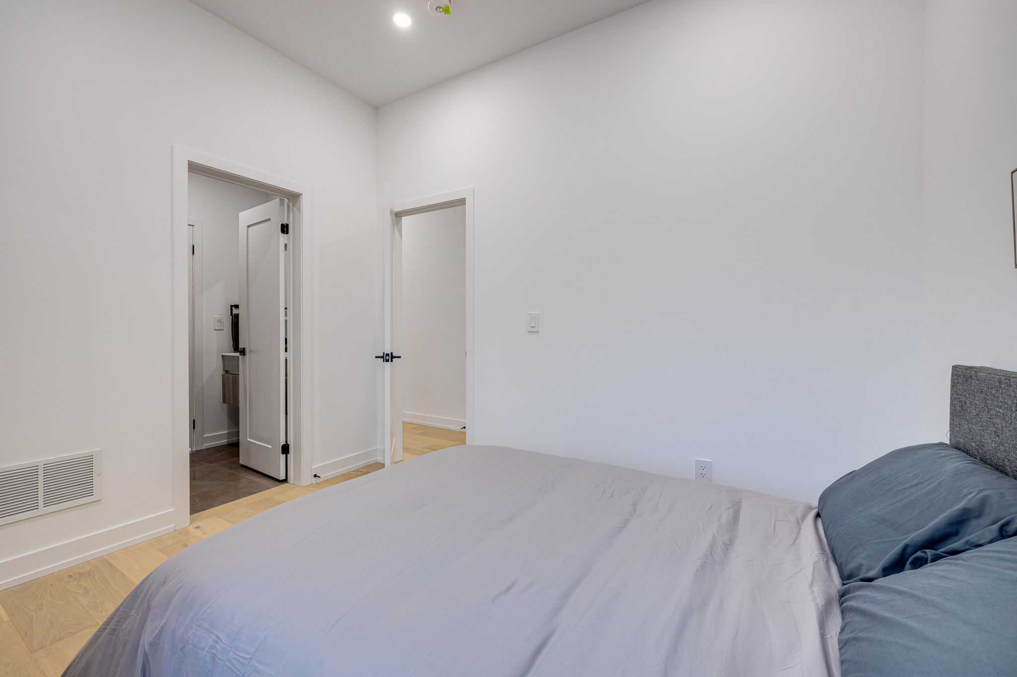 Toronto property showcase — delivered property photograph 28