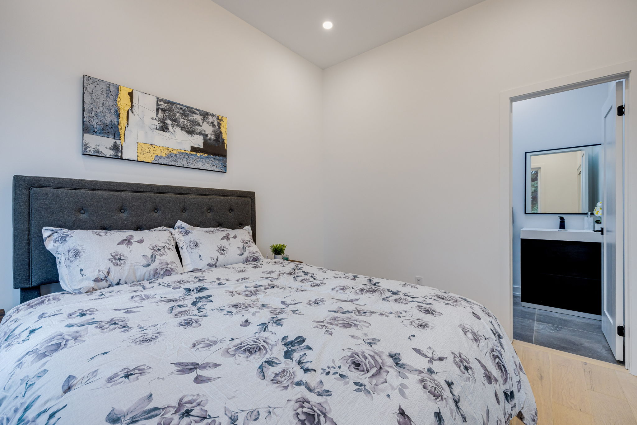 Toronto property showcase — delivered property photograph 34