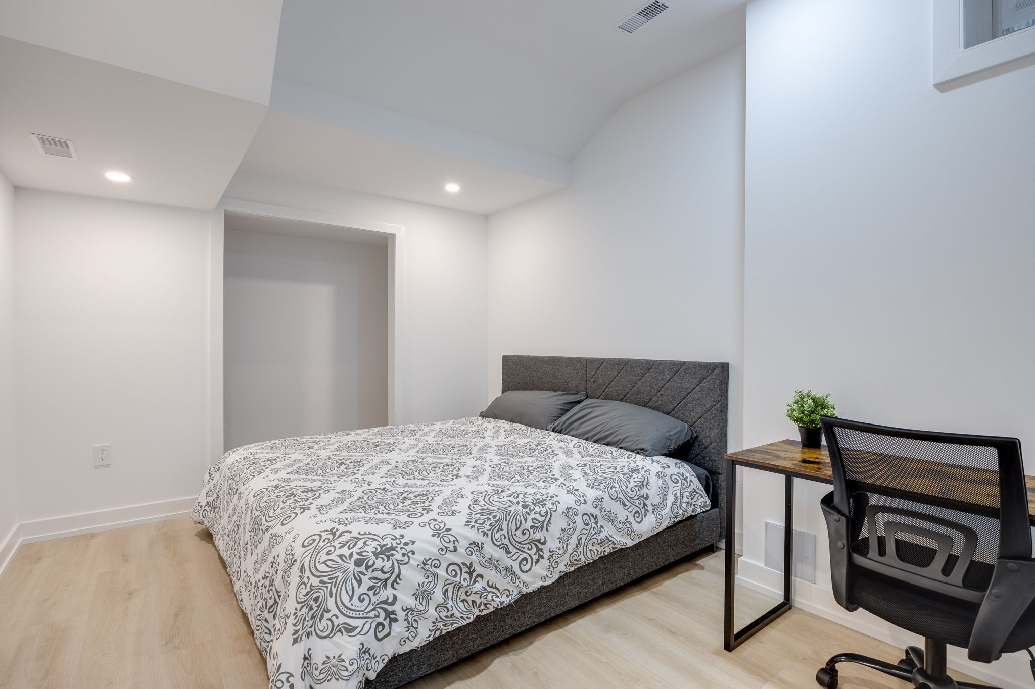 Toronto property showcase — delivered property photograph 51