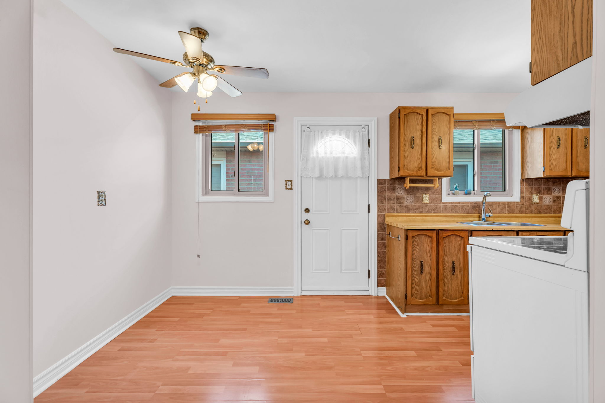 Kitchen/Eating Area