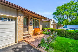 Front Porch/Entrance