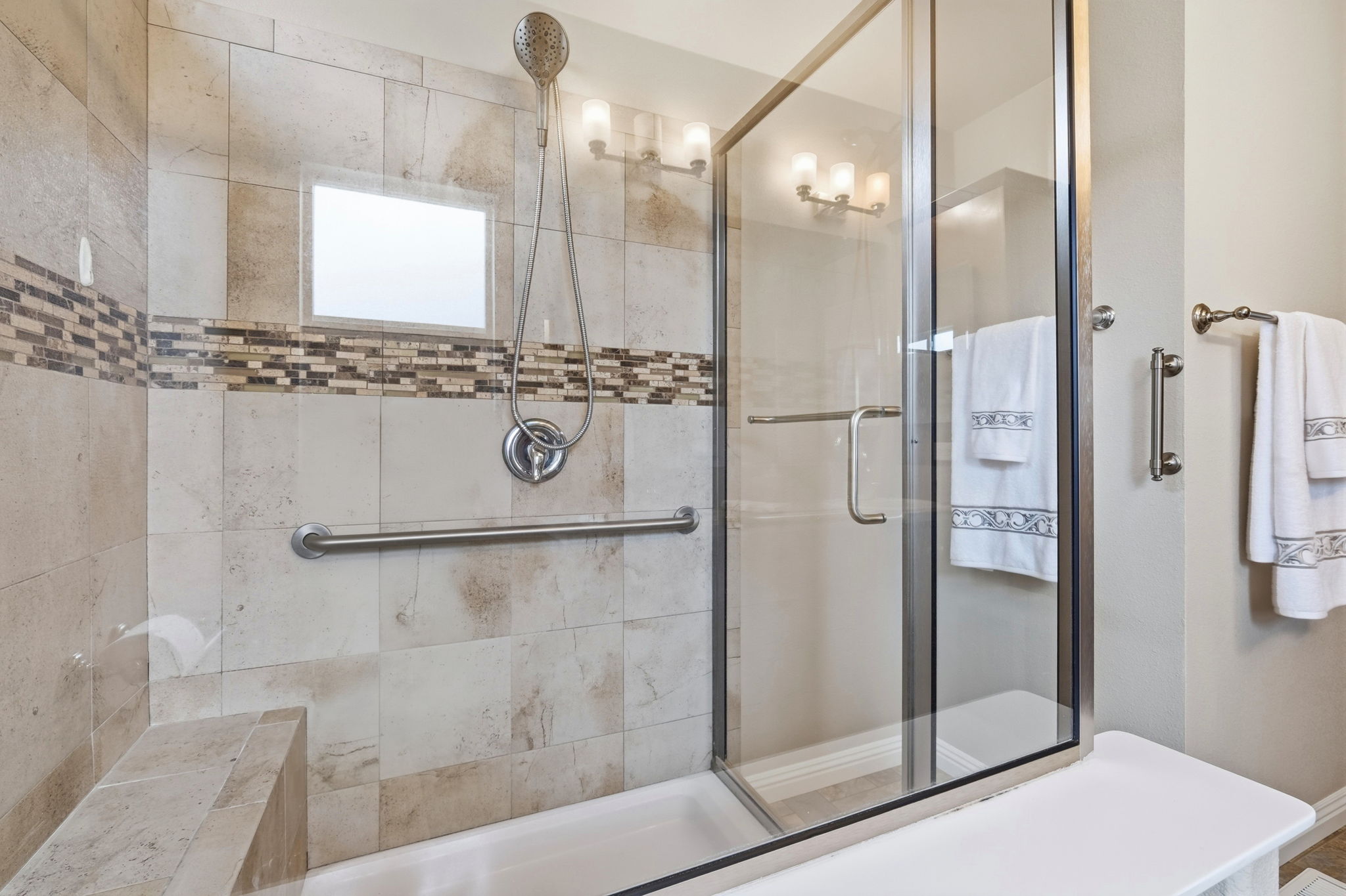 039_F8_100 N Rodeo Gulch Rd 118