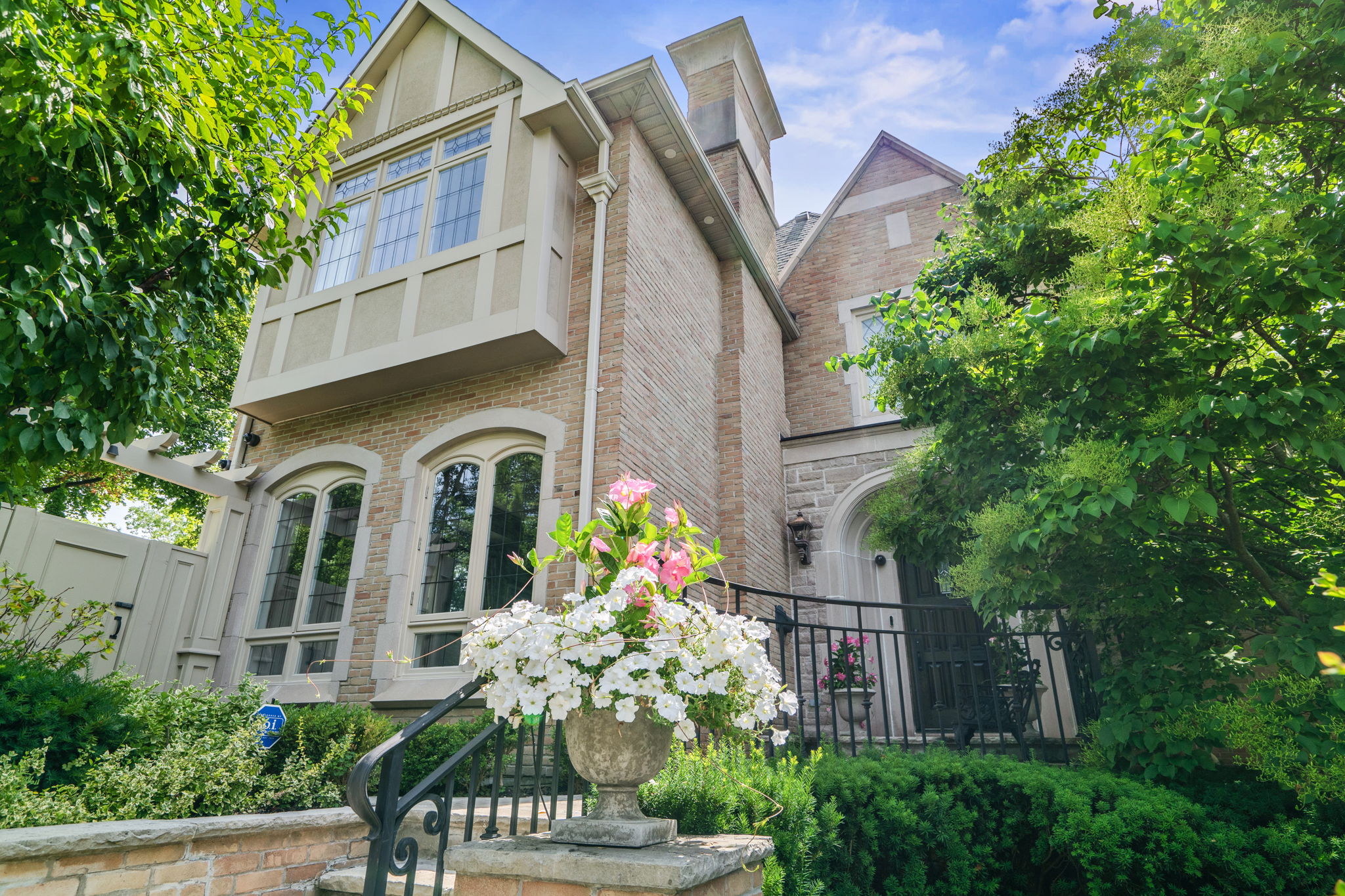 100 Old Forest Hill Rd