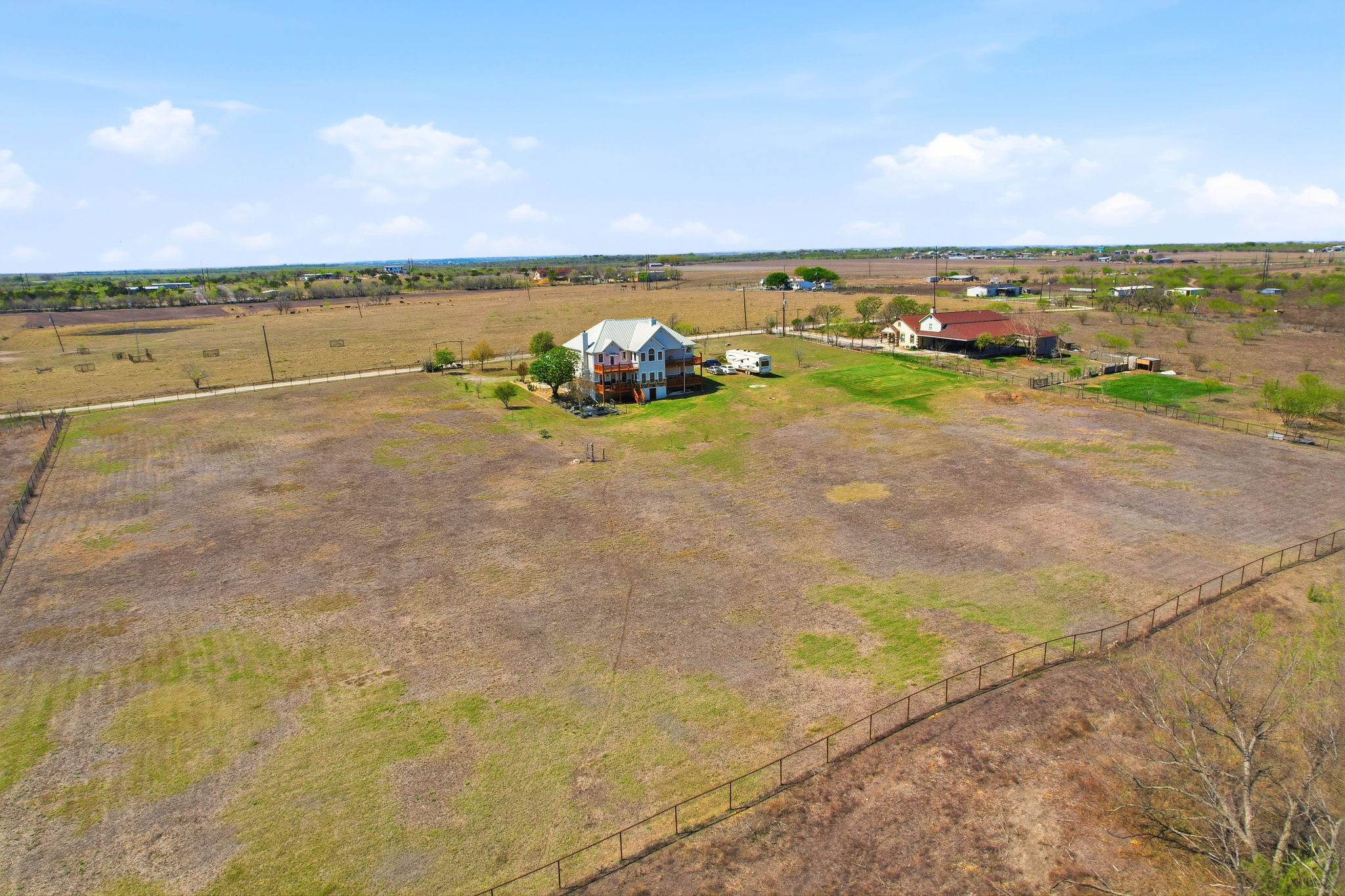 025_f8_AERIAL_100 Pr 1200